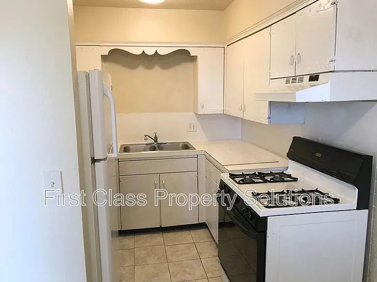 1731 NW 32nd St #12 — Photo 7