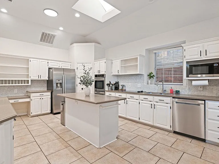 7701 Ridgeway Ct — Photo 8
