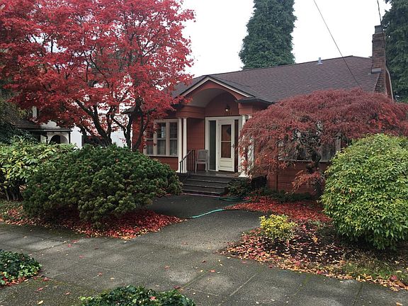Right front view of house