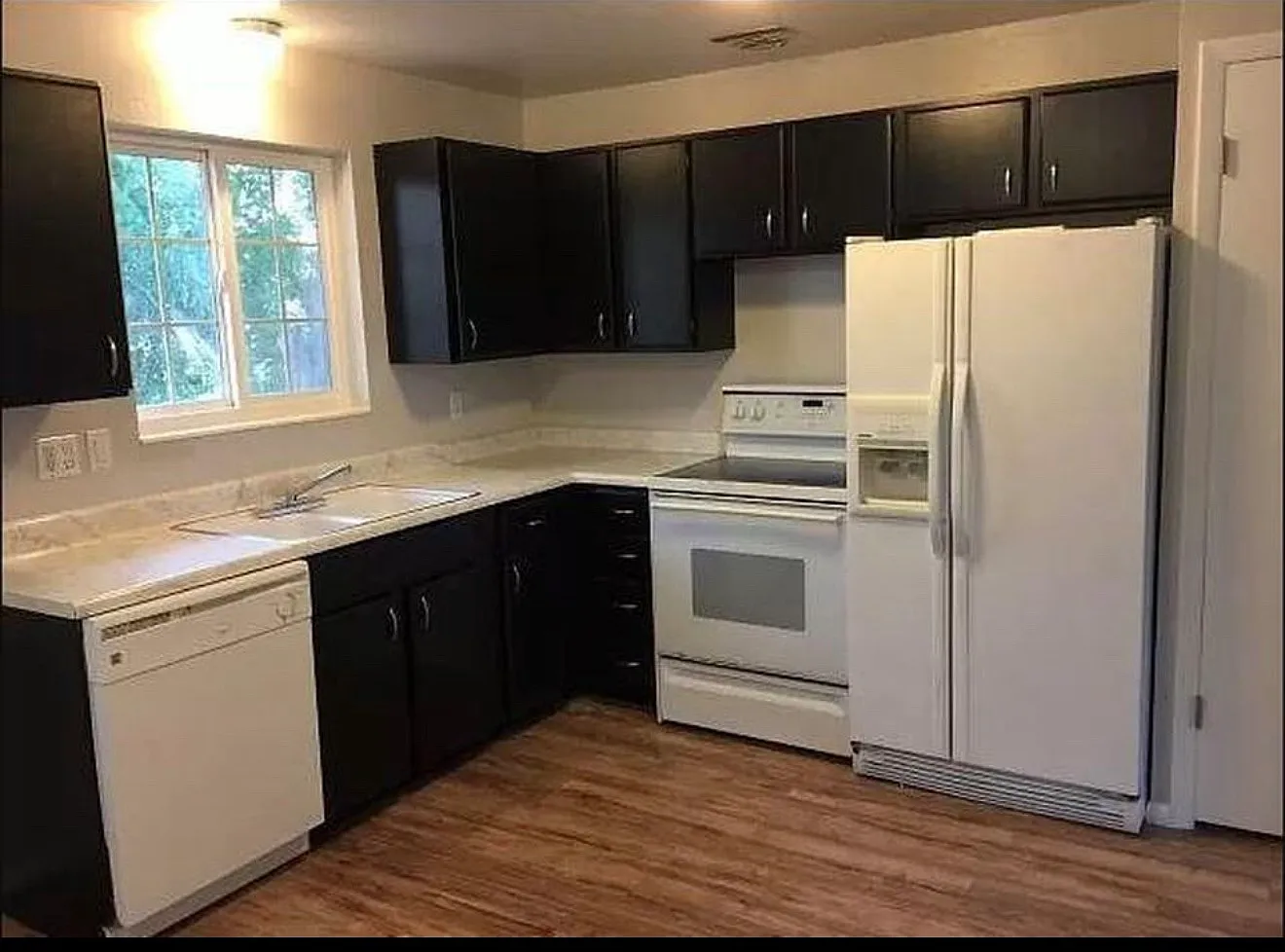 2 bed, 850 sqft, $1,600 — Photo 2