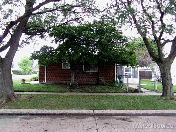 3rd image of 28254 Besmore Dr