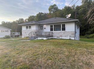 303 Donny Dr, Roaring Brook Township, PA 18444