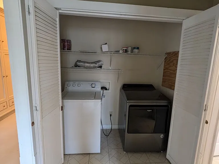 114 W Park Ave — Photo 17