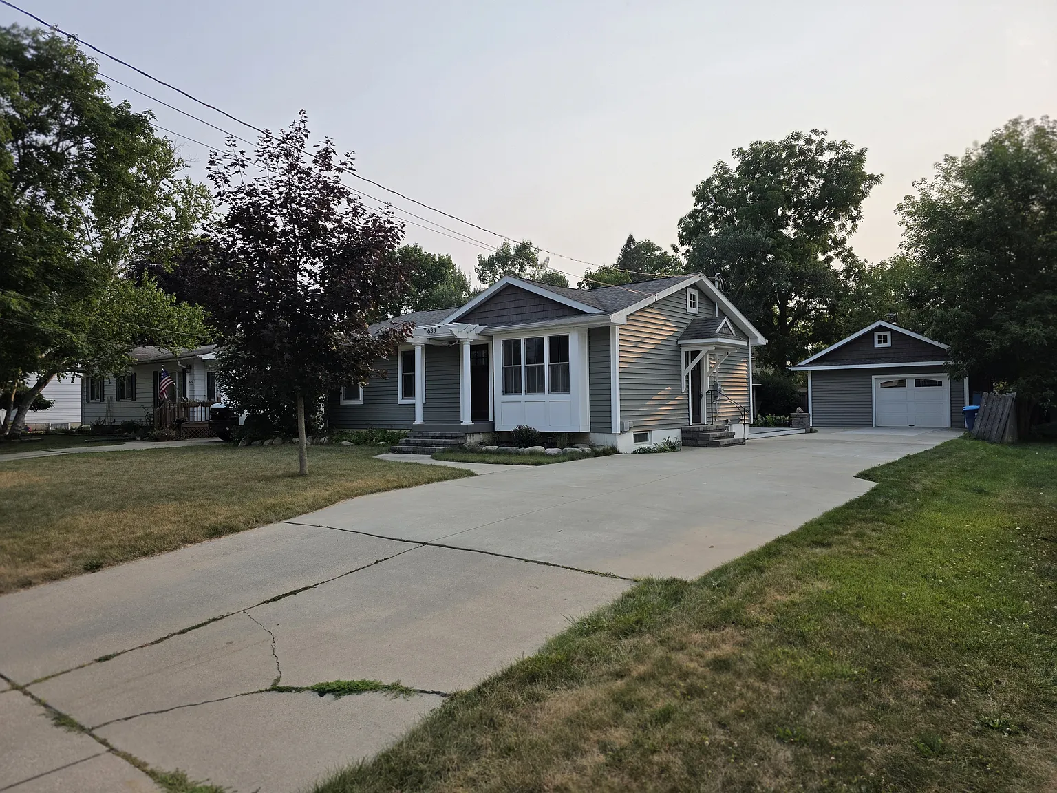 3 bed, 980 sqft, $2,400 — Photo 2