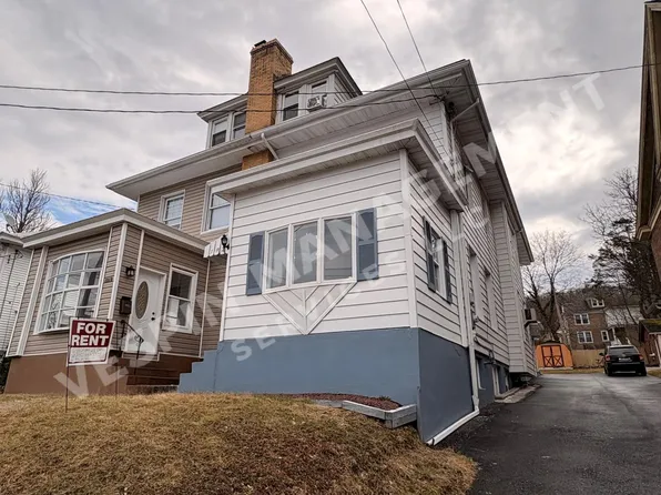 1921 W Norwegian St, Pottsville, PA 17901