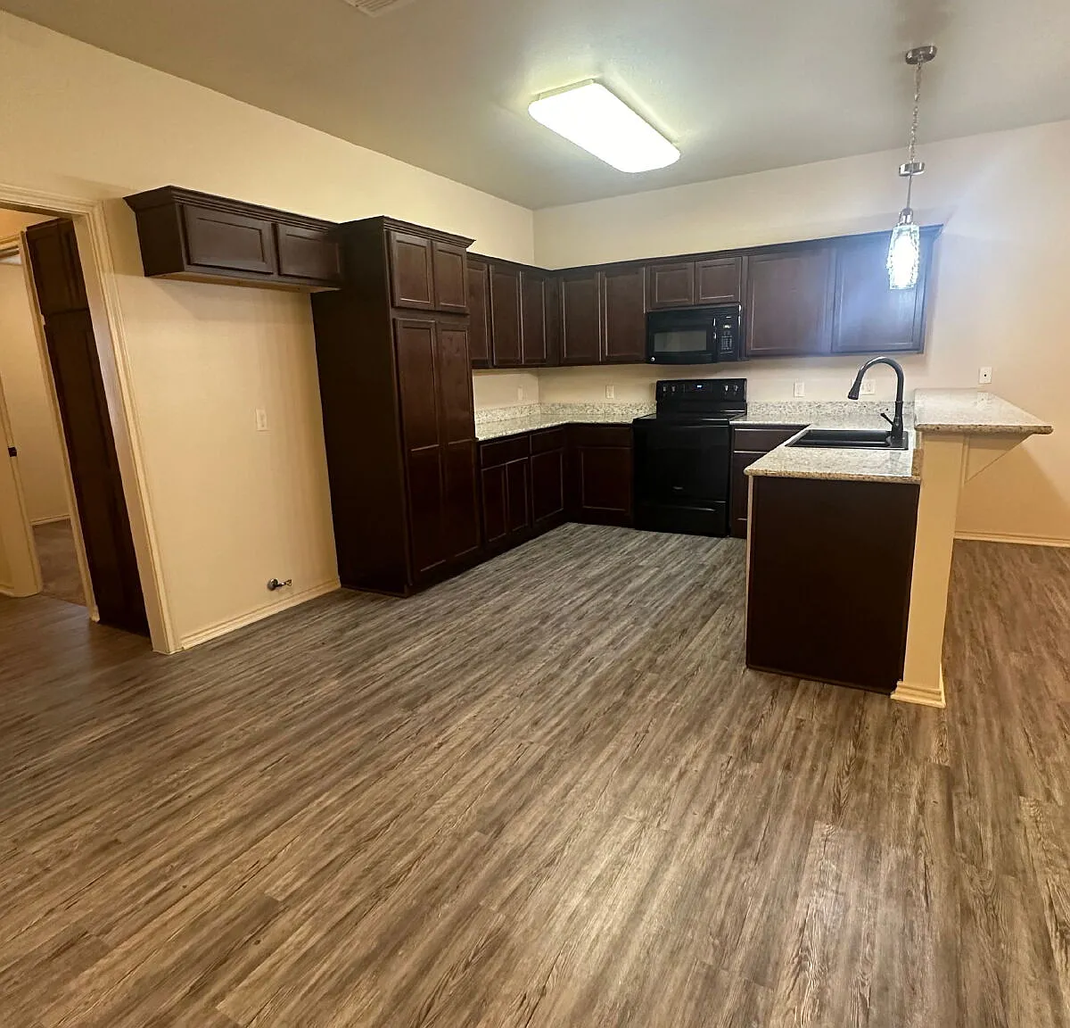 3 bed, 2.0 bath, 1602 sqft, $1,500 — Photo 4