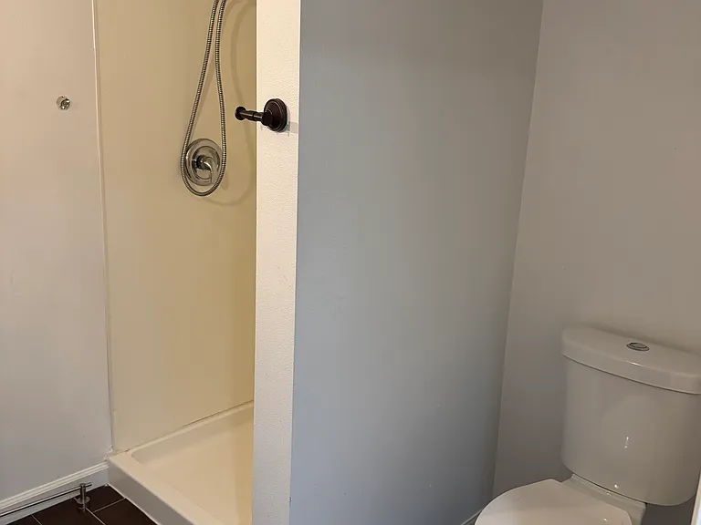 803 E 37th Ave — Photo 32