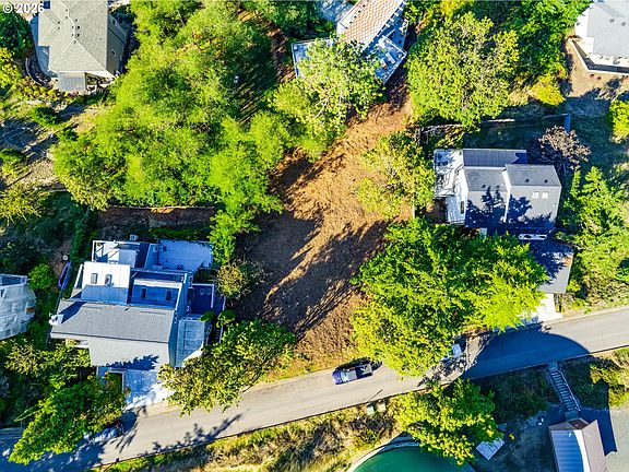 4th image of Summit Blvd