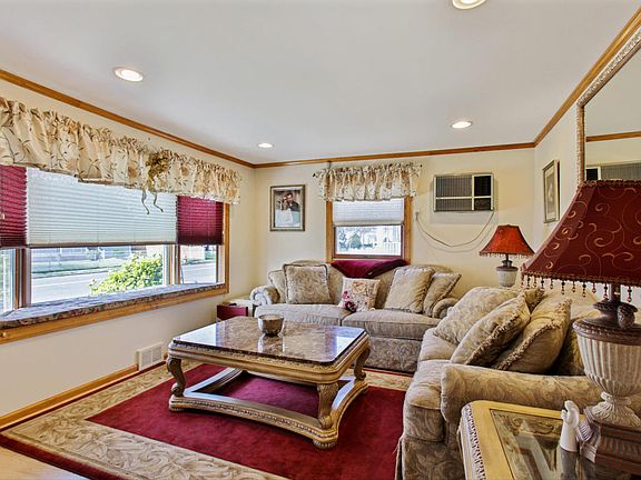 2nd image of 641 Campbell Ave