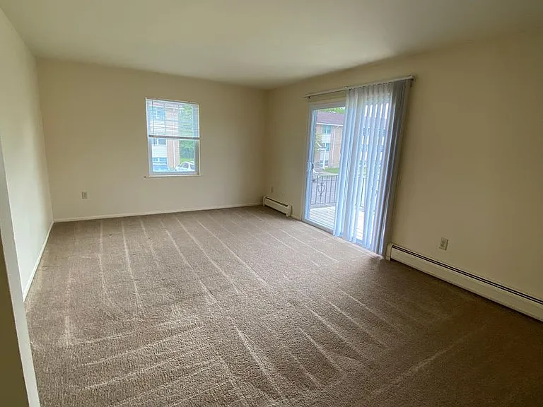 300 Sheridan Park — Photo 46