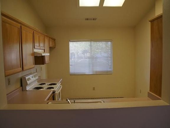 3rd image of 1815 Hogan Ct