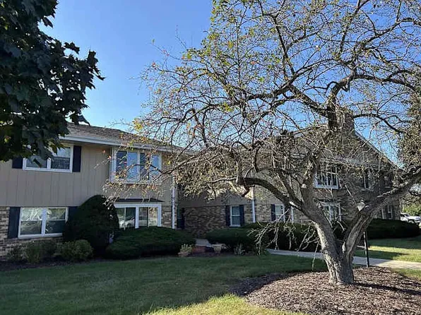 5901 W Brown Deer Rd, Milwaukee, WI