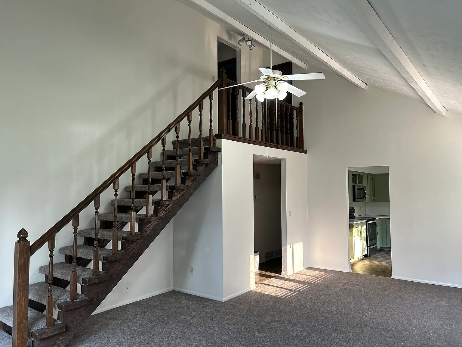 3 bed, 1.5 bath, 1275 sqft, $1,650 — Photo 2