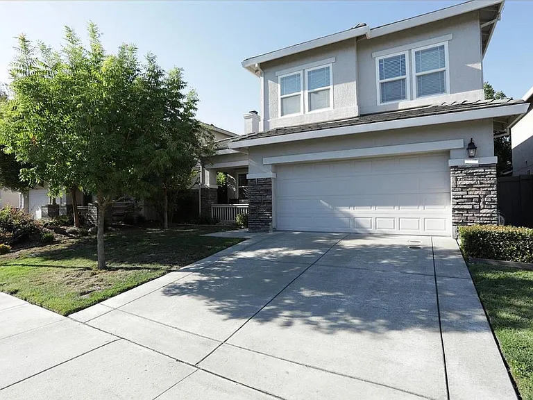 Raymar Way — Photo 1