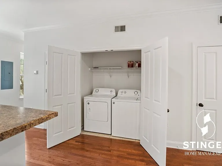 828B E Paris Ave — Photo 8