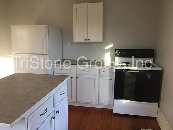 4th image of 125 W Bell St