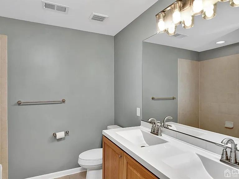 27 Vincent Behan Blvd #27 — Photo 4