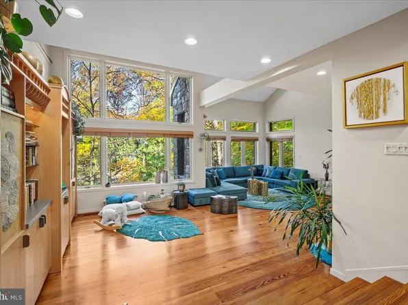 6707 Broxburn Dr, Bethesda, MD 20817