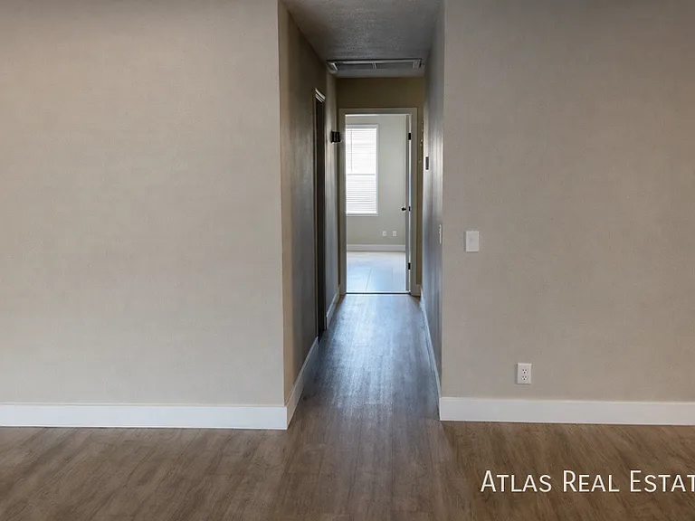 528 W La Jolla Dr — Photo 4