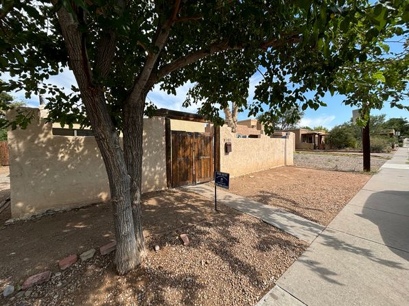 318 Wellesley Dr SE