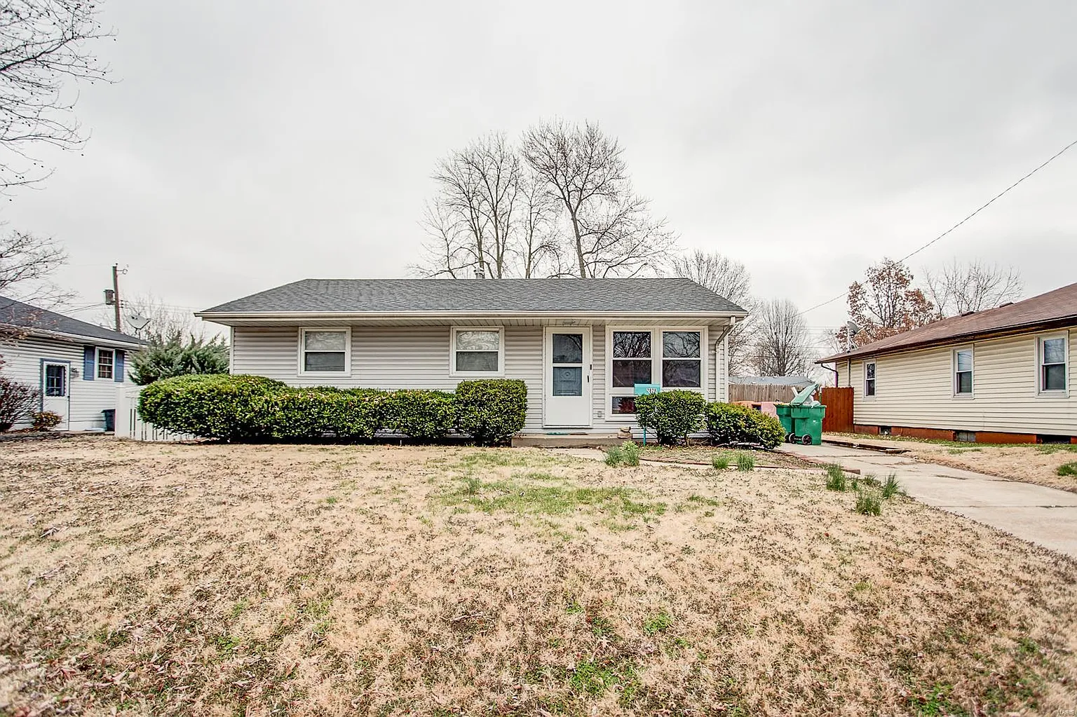 2828 Wayne Ave photo 1