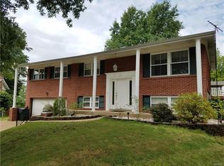3253 Hedgetree Ln, Saint Louis, MO 63129
