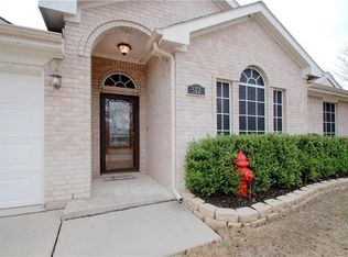 512 Harbor Crest Rd, Azle, TX 76020