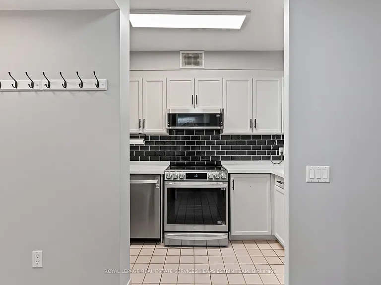 284 Bloor St W #304 — Photo 2