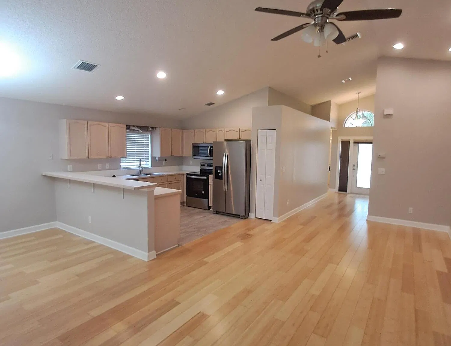 3 bed, 2.0 bath, 1325 sqft, $3,000 — Photo 3
