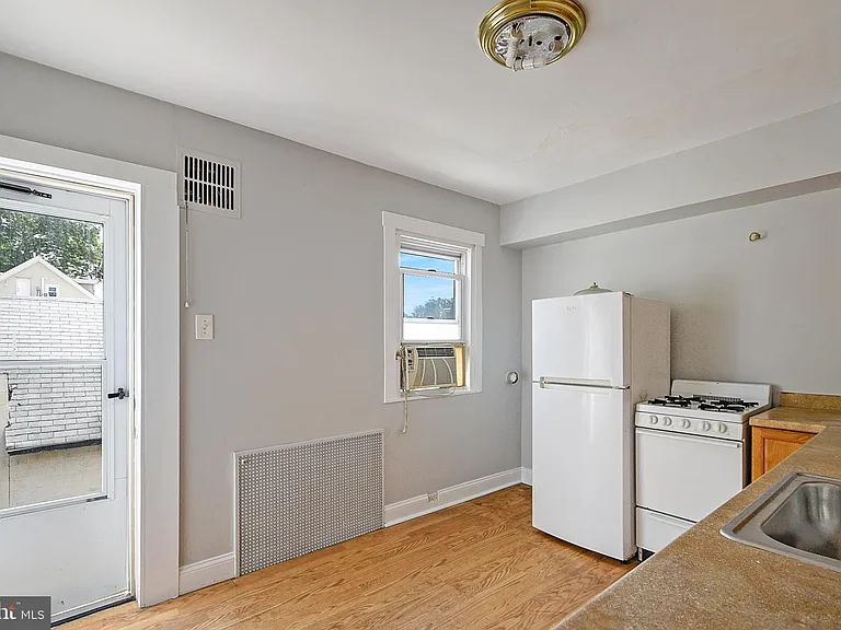 2411 W Darby Rd #2 — Photo 2