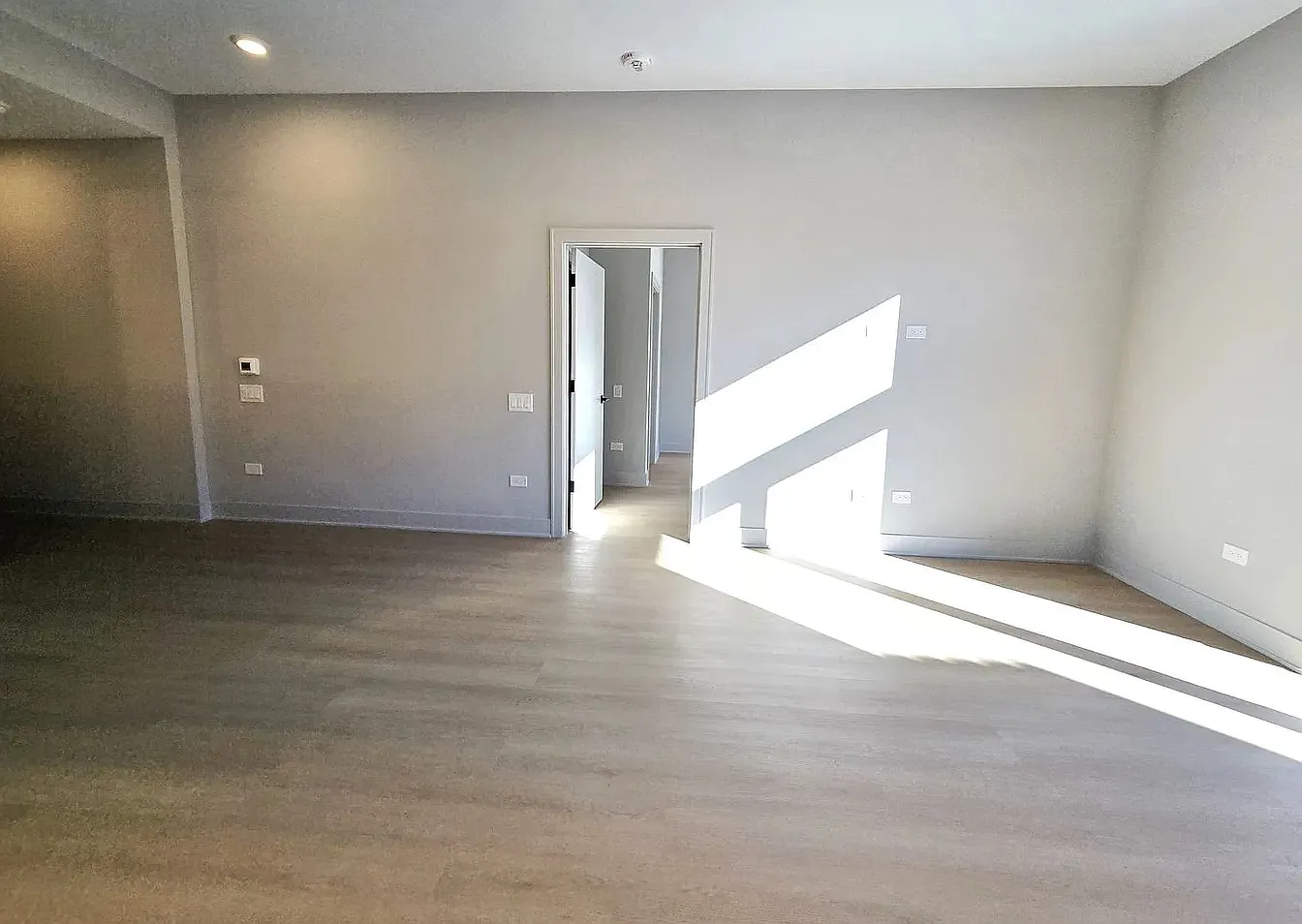 2 bed, 925 sqft, $3,400 — Photo 4