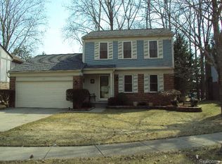 360 Lansdowne Dr, Westland, MI 48185