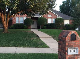 900 Whitney Ct, Denton, TX 76205