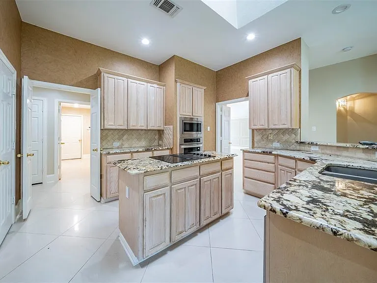 2231 Templeton Dr — Photo 9