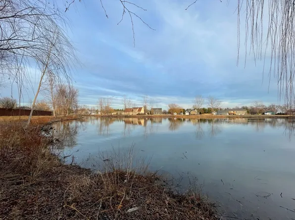 31 Nightingale Cir, Camargo, IL 61919