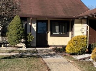 81 Amberly Dr UNIT B, Manalapan, NJ 07726