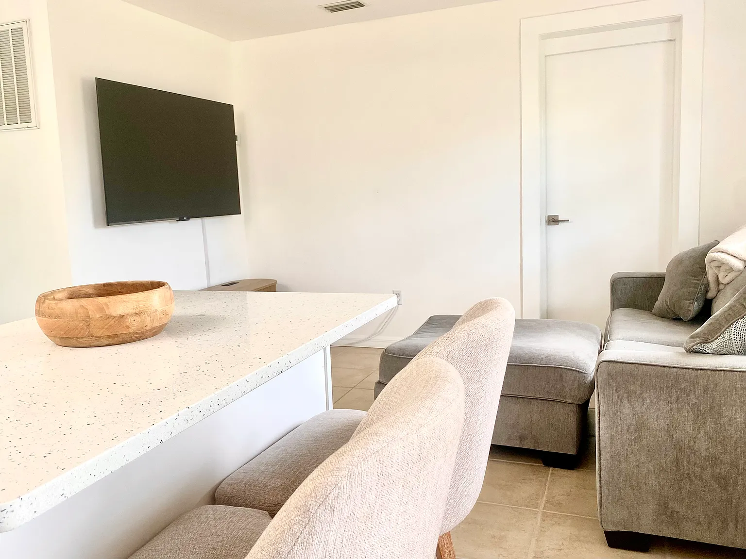 2 bed, 820 sqft, $1,900 — Photo 4