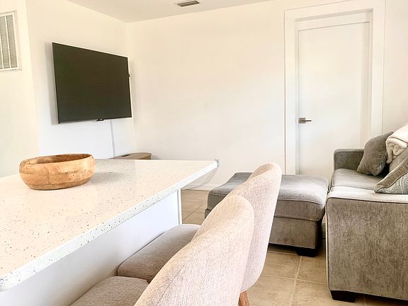 4th image of 1754 Pineapple Ave #2
