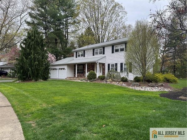 23 Beacon Hill Dr, East Brunswick, NJ 08816