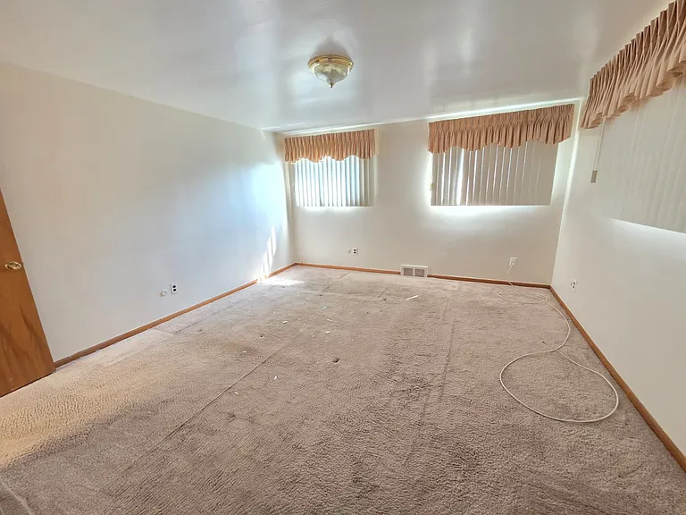 15915 Hilton St — Photo 21