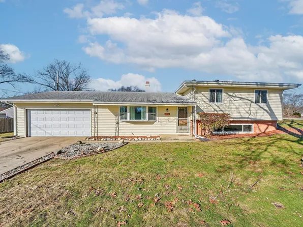 19075 Dresden Dr, South Bend, IN 46637