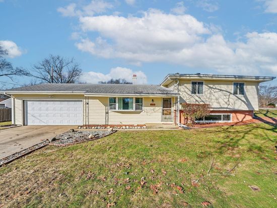 19075 Dresden Dr, South Bend, IN 46637