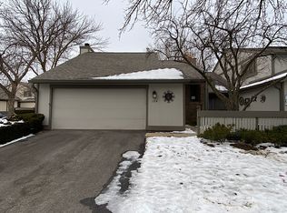 124 New Castle Ct, Rolling Meadows, IL 60008