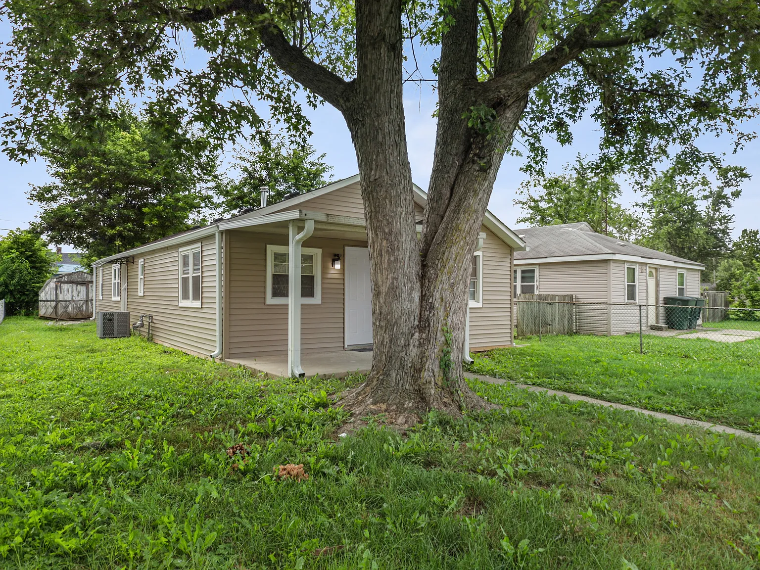2207 S Delawanda Ave - N/A — Photo 2
