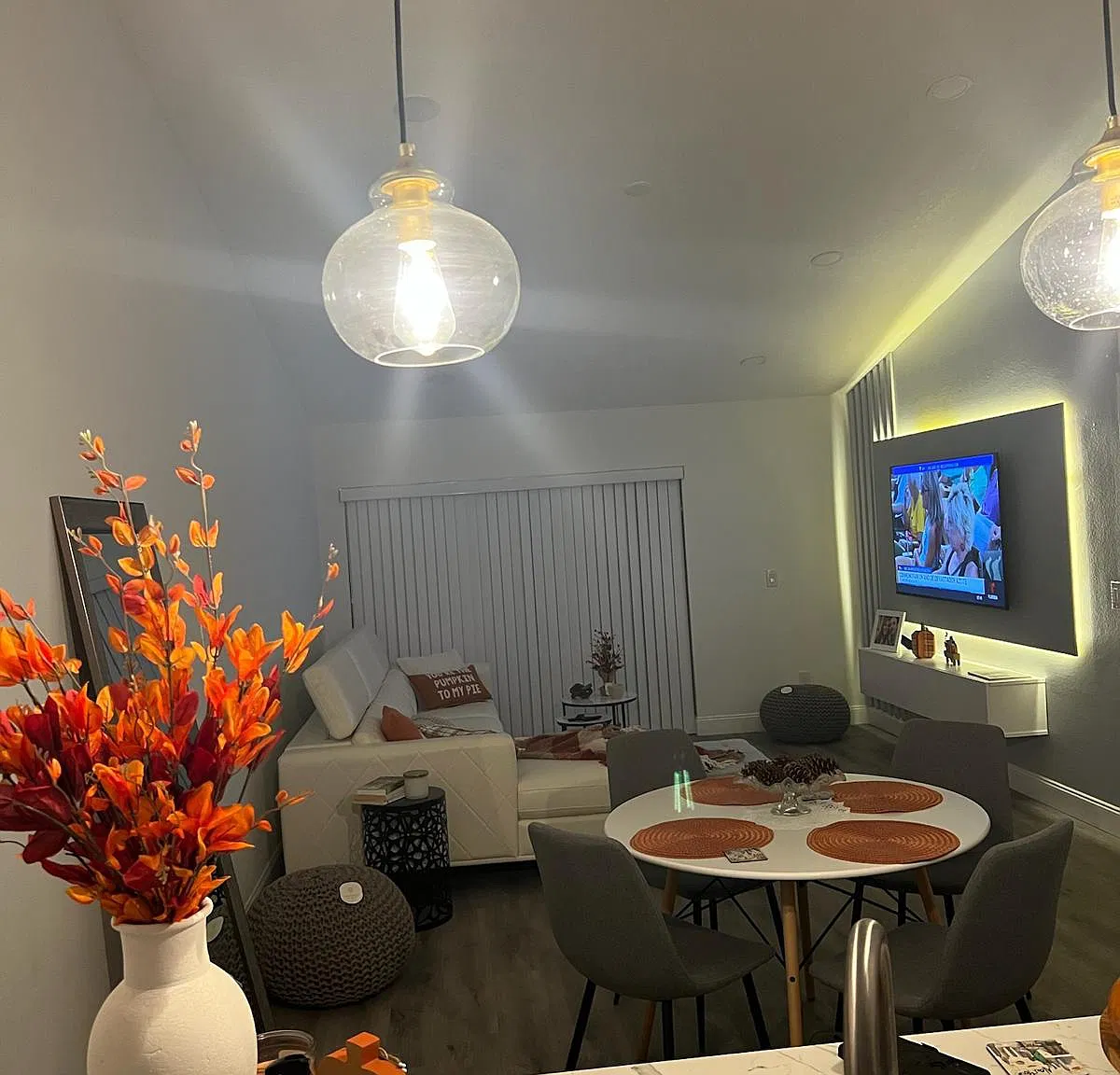 3 bed, 1106 sqft, $1,900 — Photo 2