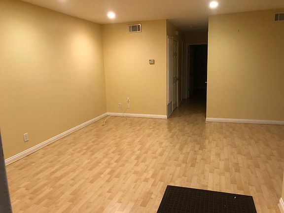 3rd image of 866 Windwood Dr
