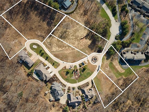 5th image of 710 The Gardens Dr