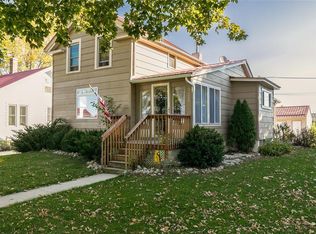 322 N Cedar St, Monticello, IA 52310