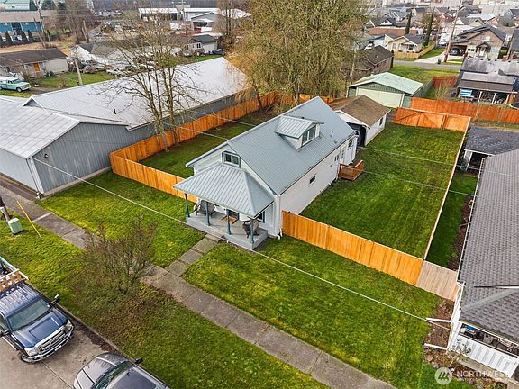 5th image of 262 SW 2nd St