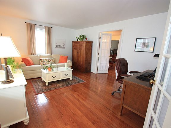 3rd image of 16 Cherry Dr